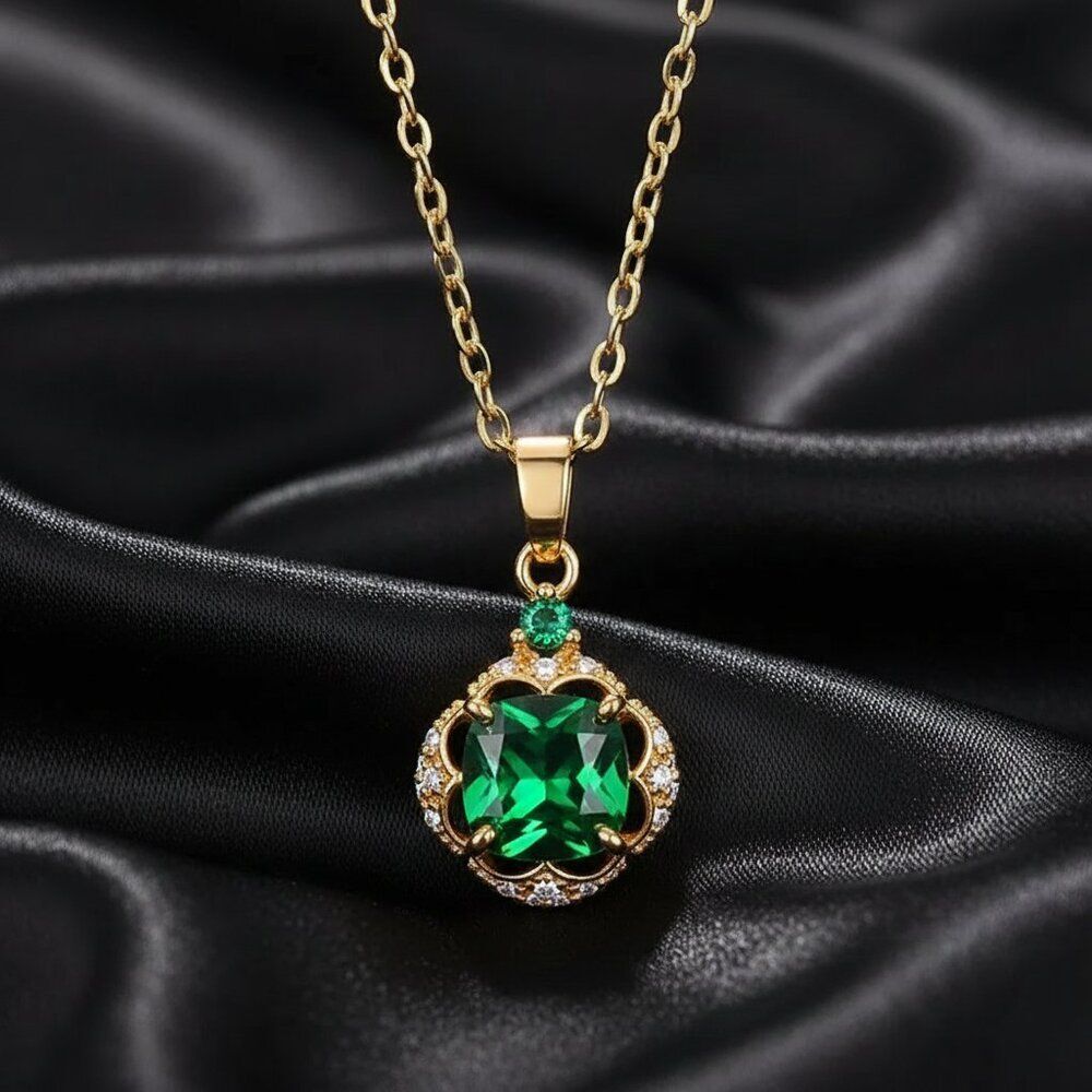 2 Carat Simulated Emerald CZ Gold Tone Pendant Necklace NWOT - Picture 7 of 9